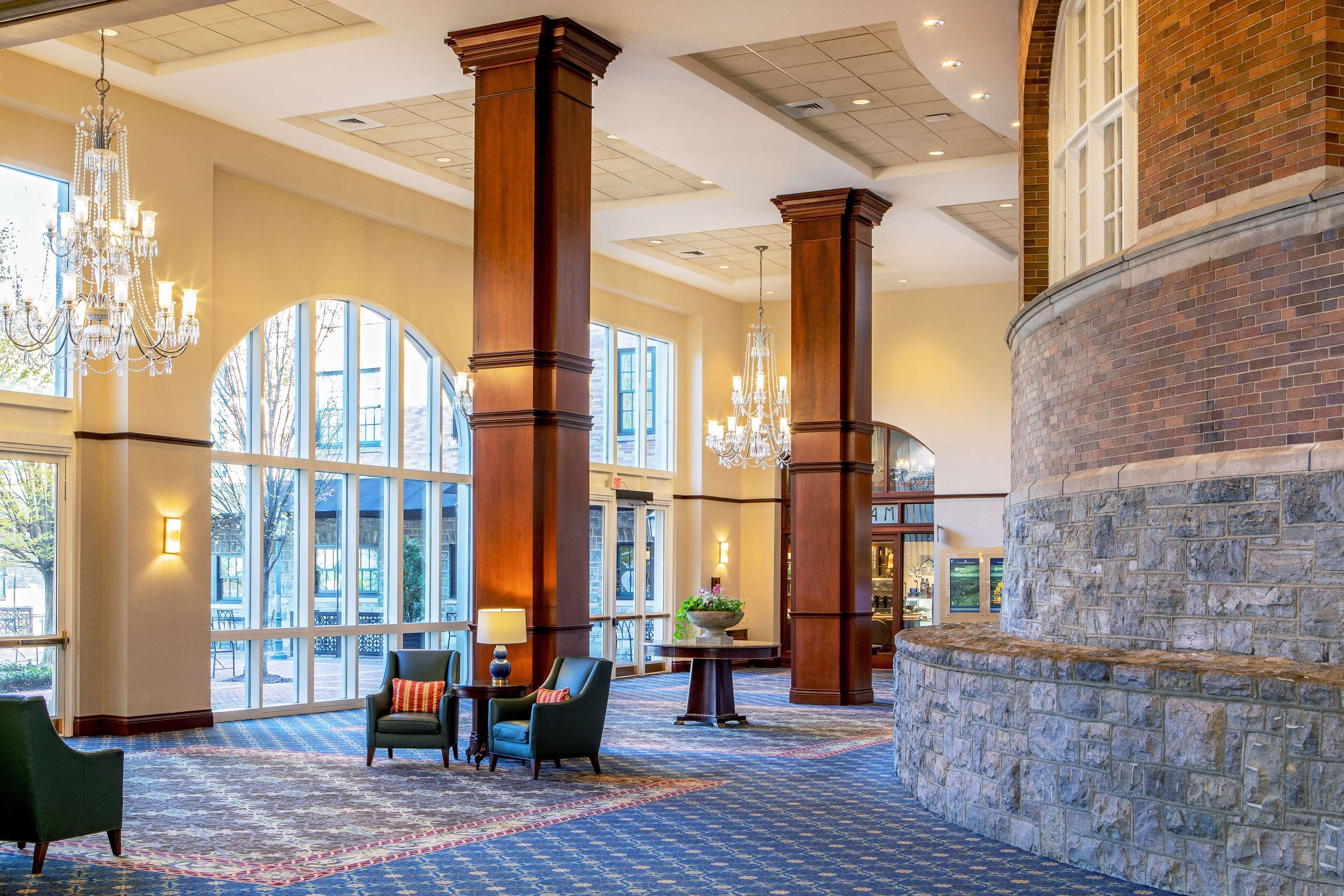 Hotel Roanoke & Conference Center, Curio Collection By Hilton Dış mekan fotoğraf